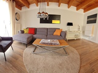 Wohnzimmer mit neuen Möbeln