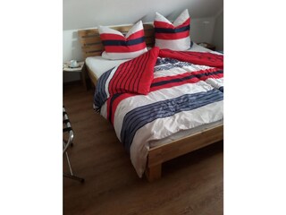 Elternschlafzimmer 1,80m x 2,00m