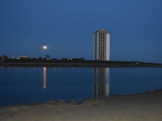 Hochhaus am Abend
