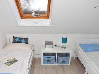 Schlafzimmer mit zwei Einzelbetten