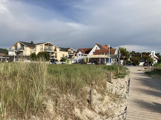 Weg vom Strand zum Haus (links)