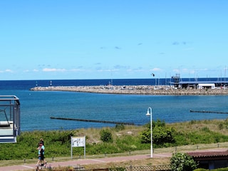 Aussicht vom Balkon auf den Hafen und das Meer!