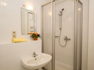 Badezimmer mit Dusche