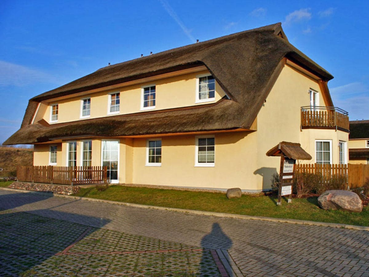 Haus links mit der Wohnung 13 Terrasse