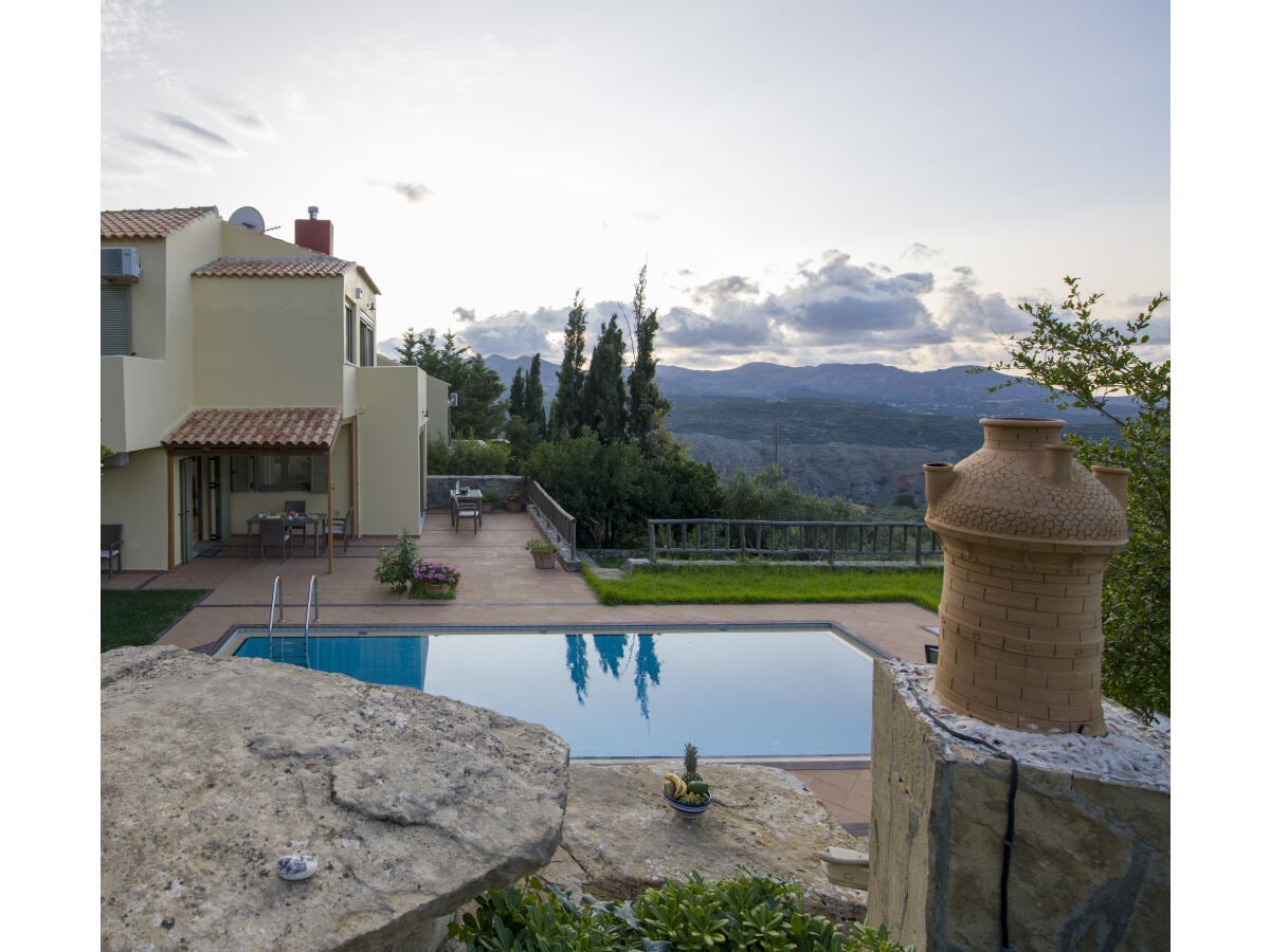 privater Pool mit Weitblick