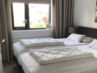 Schlafzimmer mit Doppelbett