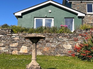 Liegewiese vor dem Cottage