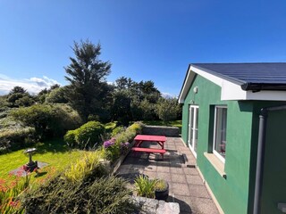 Liegewiese und Terrasse