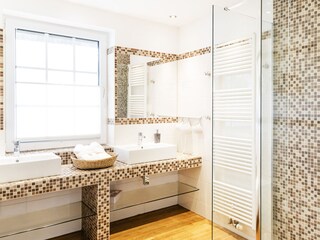 Großes Badezimmer Ergeschoss