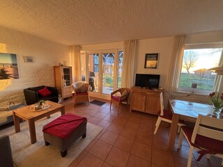 Wohn-Esszimmer in der Morgensonne