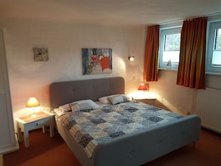 Zweites Schlafzimmer mit drei Betten