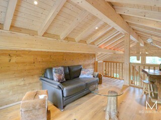 Empore mit Schlafcouch