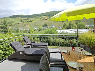 Großer Balkon (16qm) mit Sonnenliegen