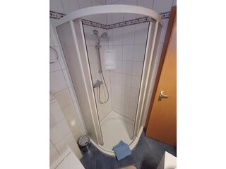 Badezimmer mit Dusche