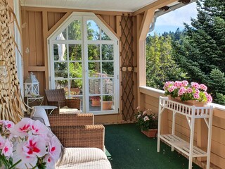 Loggia mit Sicht zur Terrasse