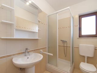 Bathromm with shower
