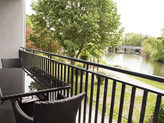 Blick auf die Spree von allen Balkonen