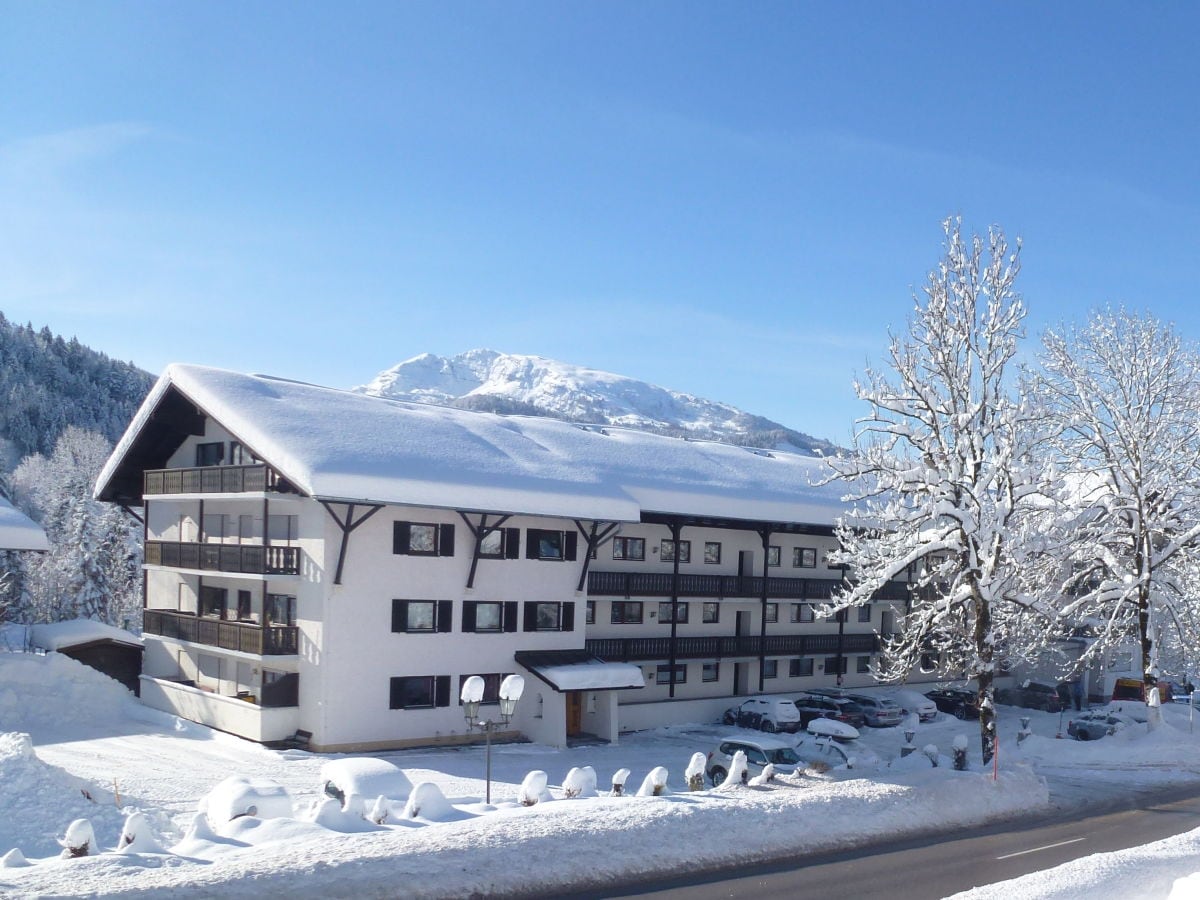 Apartmenthaus im Winter