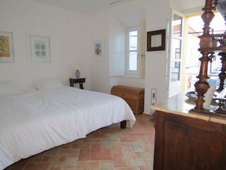 Schlafzimmer 1, (vorne) mit Pariser Balkon