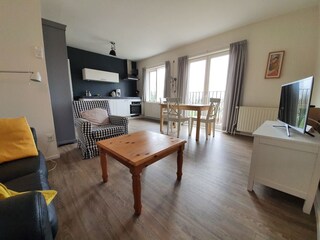 Wohnzimmer mit Küche