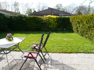 Terrasse mit Blick in den Garten