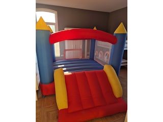 Hüpfburg im Kinderzimmer EG