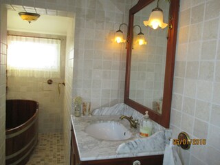 Badezimmer und Toilette im Untergeschoss