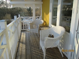 Balkon mit unverstelltem Blick auf den See
