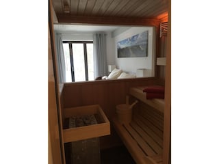 Ausblick aus der Sauna durchs Schlafzimmer aufs Meer