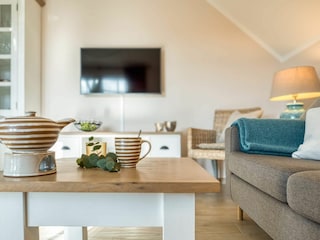 Gemütliches Wohnzimmer mit TV
