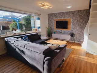 Wohnzimmer mit Blick in den Garten