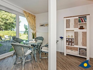 Wohnzimmer mit Zugang zur Terrasse