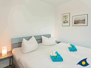 Schlafzimmer mit Doppelbett