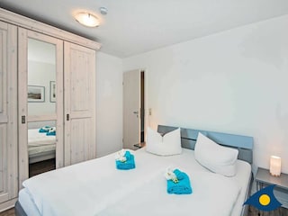 Schlafzimmer mit Doppelbett