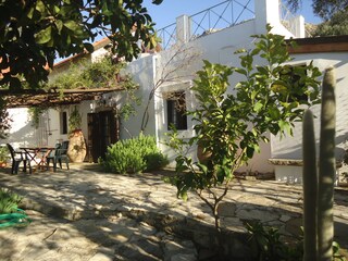 Cottage Listaros Outdoor Recording 2