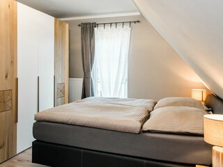 Schlafzimmer mit Doppelbett