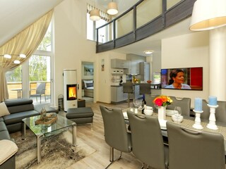 Überblick mit Ess- und Wohnbereich