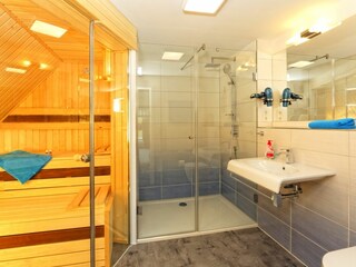 Bad und Sauna im Dachgeschoss