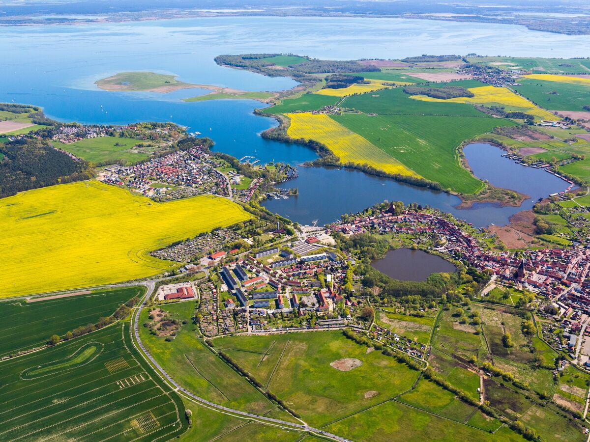 Lage des Strandhauses direkt am Ufer der Müritz