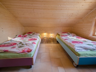 Schlafzimmer 2 mit zwei Einzelbetten