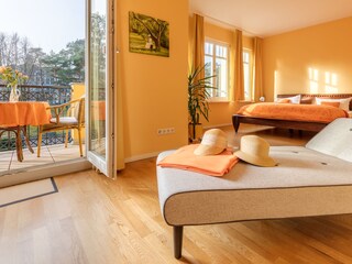 Schlafzimmer mit Südbalkon