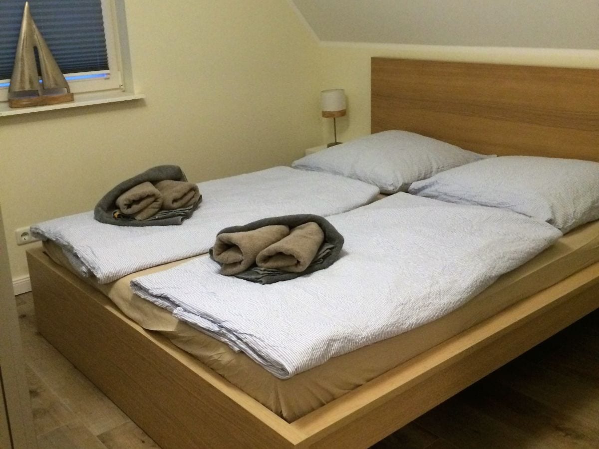 Schlafzimmer 2 mit Kleiderschrank