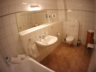 Bad im 1.OG mit Badewanne