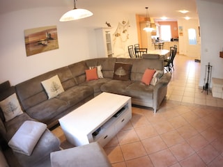 WZ mit großem Ecksofa