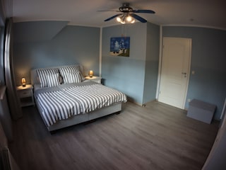 1.OG: großes SZ mit Doppelbett 180x200