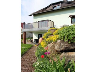 Gesamtansicht Haus Eingangsbereich