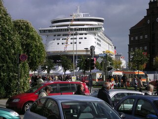 Kreuzfahrer im Kieler Hafen