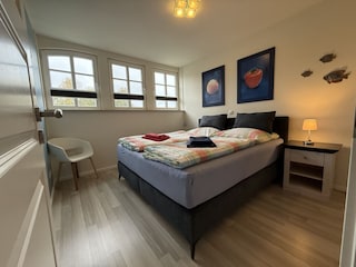 Blaues SZ 1.OG mit Boxspringbett 180x200