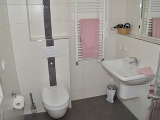 EG Badezimmer mit Dusche