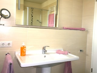 1.OG Bad/Waschbecken